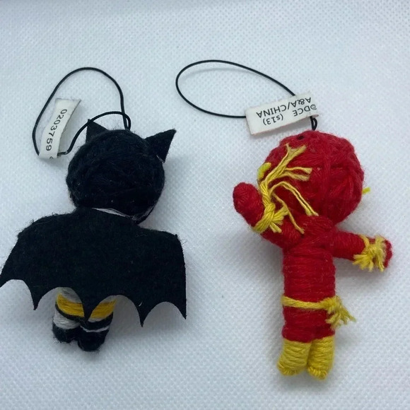 DC Comics - Batman & The Flash String Doll Keychain Voodoo Charm Figure - Picture 3 of 9